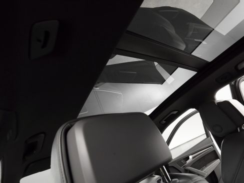 Used 2019 Audi SQ5 Prestige w/ Prestige Package image 15