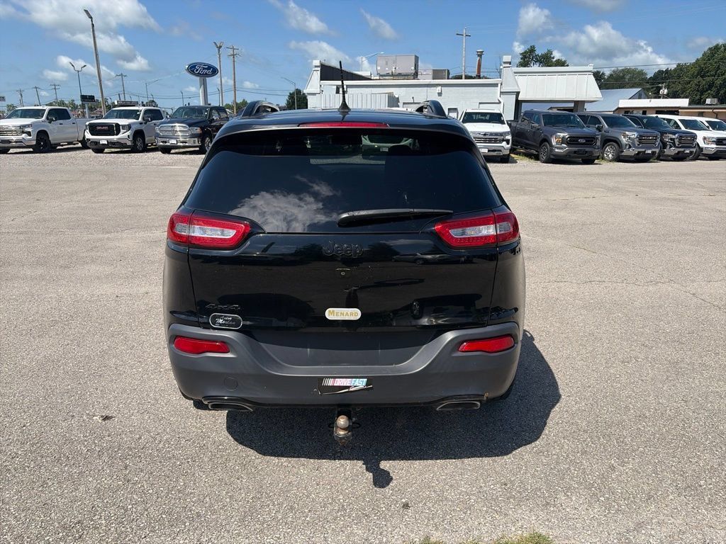 Used 2018 Jeep Cherokee Latitude w/ Altitude Package AWD/4WD image 5