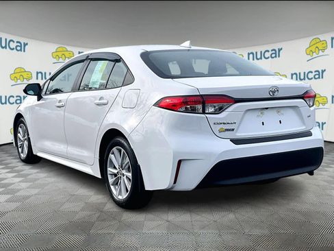 Used 2025 Toyota Corolla LE w/ LE Premium Package image 4