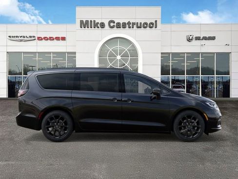 New 2026 Chrysler Pacifica Limited w/ S Appearance Package image 21