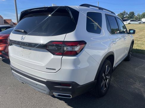 Used 2023 Honda Pilot Touring image 6