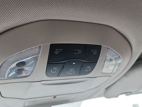 Used 2023 Chrysler Pacifica Touring-L image 23