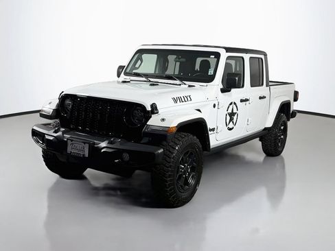 Used 2022 Jeep Gladiator Sport AWD/4WD image 3