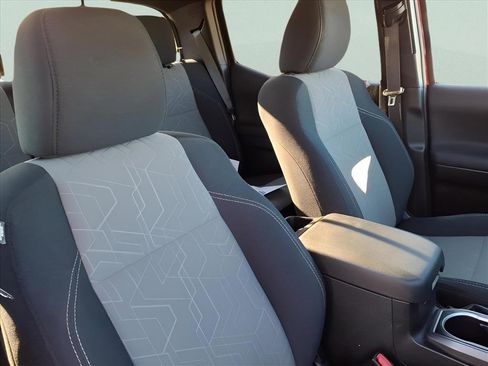 Used 2022 Toyota Tacoma SR image 18