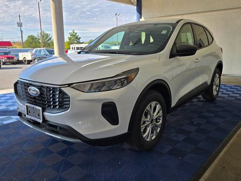 New 2025 Ford Escape Active w/ Cold Weather Package image 3