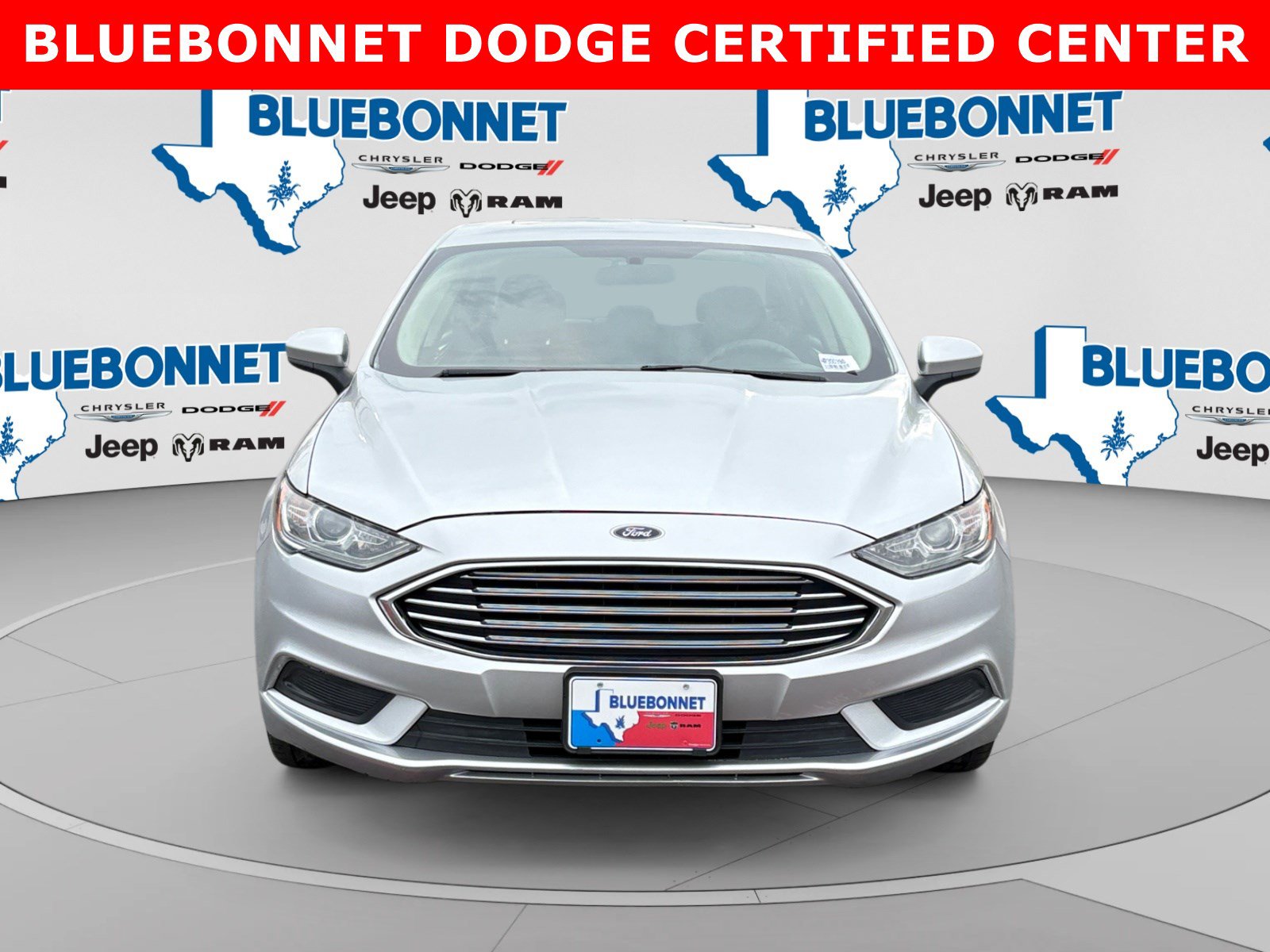 Used 2017 Ford Fusion SE FWD image 2