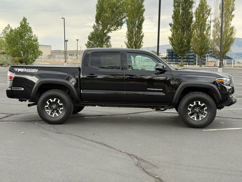 Used 2023 Toyota Tacoma TRD Off-Road w/ TRD Premium Off Road Package AWD/4WD image 9