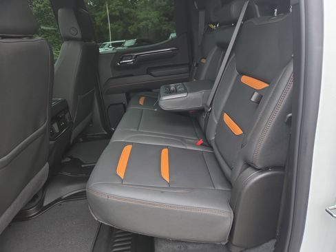 Used 2025 GMC Sierra 1500 AT4 w/ AT4 Premium Package AWD/4WD image 7