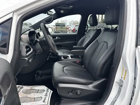 New 2026 Chrysler Voyager LX FWD image 9