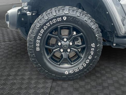 Used 2024 Jeep Gladiator Sport AWD/4WD image 23