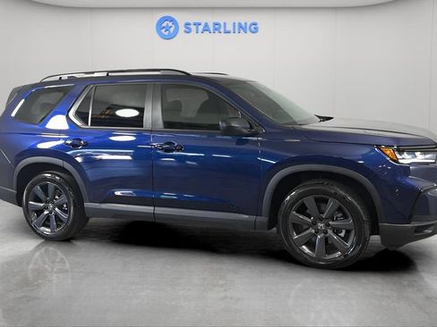 Used 2025 Honda Pilot Sport image 12