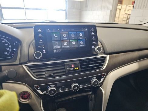 Used 2018 Honda Accord EX image 13
