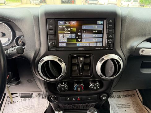 Used 2016 Jeep Wrangler Unlimited Sahara AWD/4WD image 11