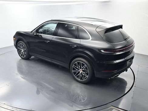 Certified 2025 Porsche Cayenne AWD/4WD image 33
