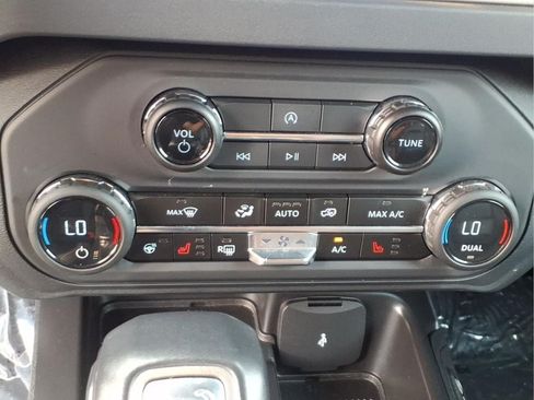 Used 2025 Ford Bronco Outer Banks AWD/4WD image 25