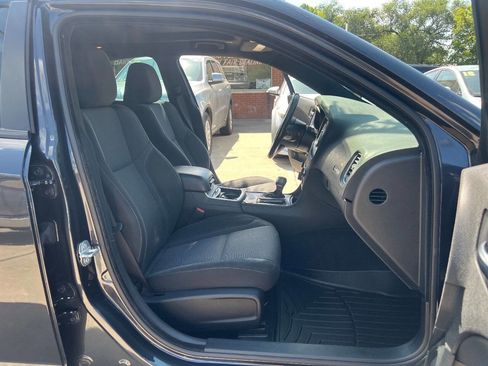 Used 2019 Dodge Charger SXT image 18