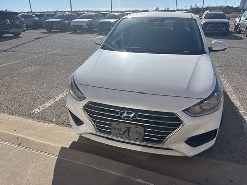 Used 2020 Hyundai Accent SE image 2