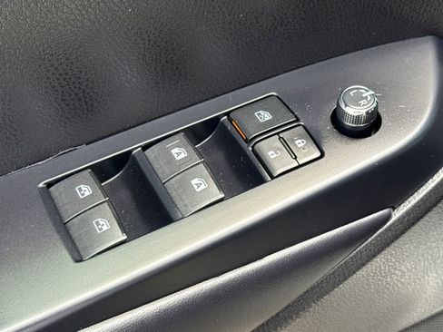 Used 2019 Toyota Highlander XLE FWD image 22