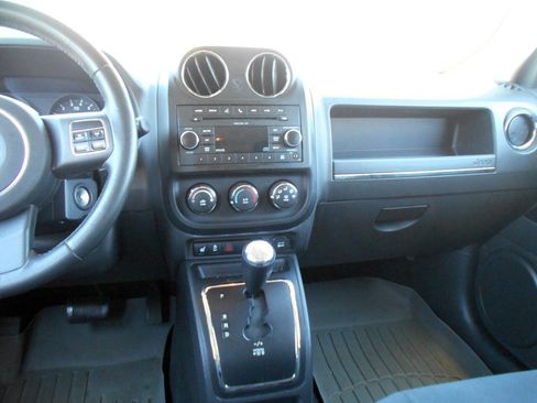 Used 2011 Jeep Patriot Latitude AWD/4WD image 13