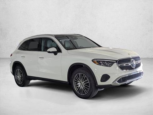 Certified 2025 Mercedes-Benz GLC 300 image 3