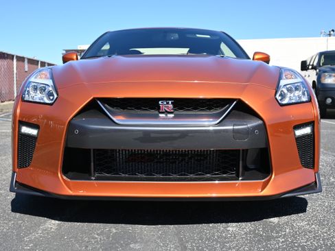 Used 2017 Nissan GT-R Premium AWD/4WD image 4