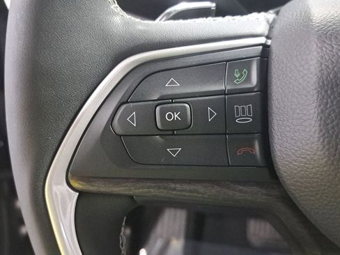 Used 2023 Jeep Grand Cherokee Limited image 19