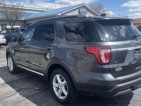 Used 2019 Ford Explorer XLT image 5