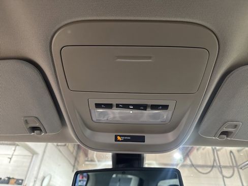 Used 2016 GMC Canyon SLE image 28