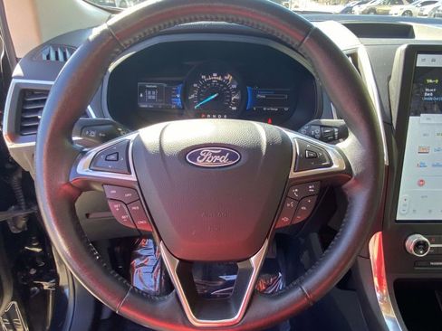 Used 2024 Ford Edge Titanium image 18