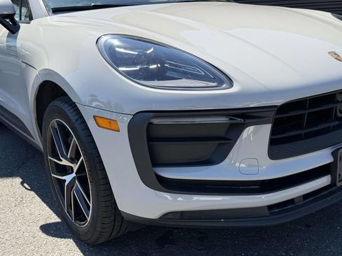 Certified 2023 Porsche Macan AWD/4WD image 9