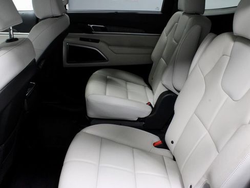 Used 2024 Kia Telluride EX w/ EX Captain's Chair Package FWD image 22