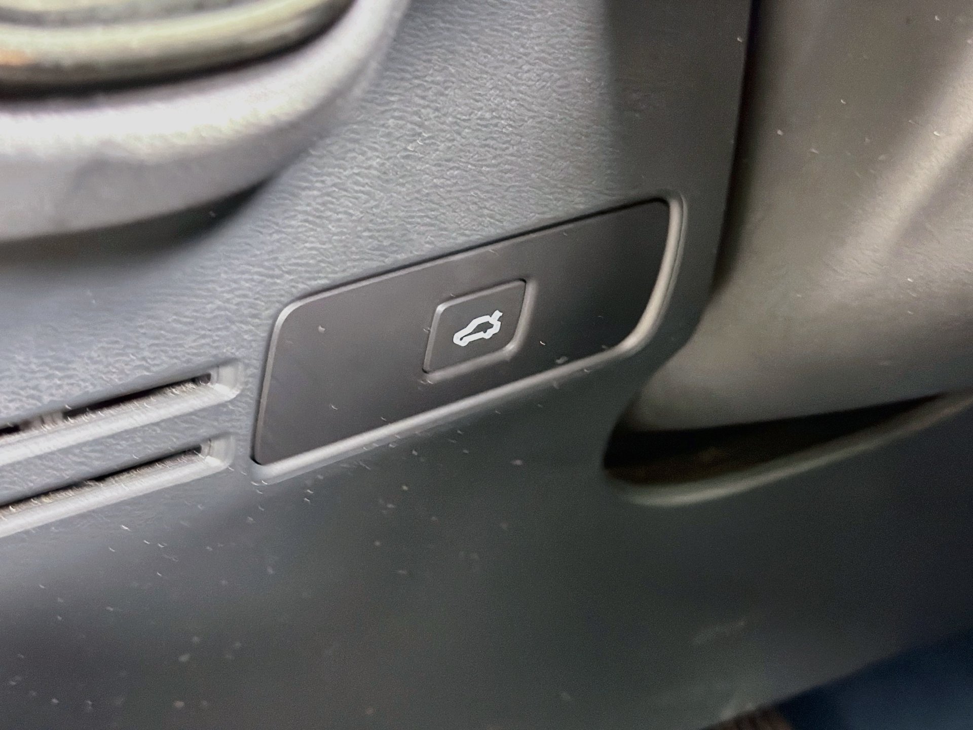 Certified 2023 Volvo C40 P8 Recharge Plus AWD/4WD image 11