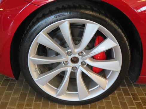 Used 2018 Tesla Model 3 Performance image 7