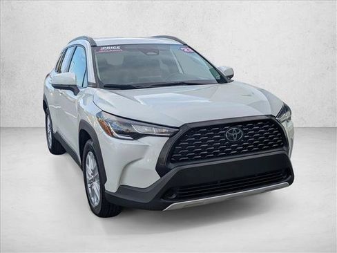 Used 2023 Toyota Corolla Cross LE image 3