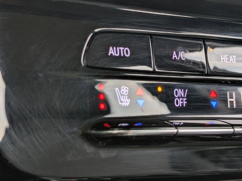 Used 2023 Chevrolet Bolt EUV LT w/ Convenience Package image 32