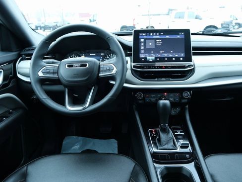 Used 2024 Jeep Compass Limited image 27