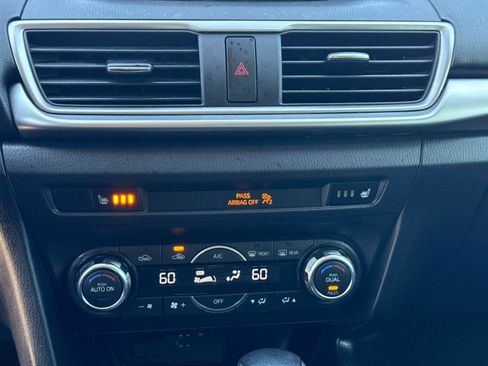 Used 2018 MAZDA MAZDA3 Touring image 22