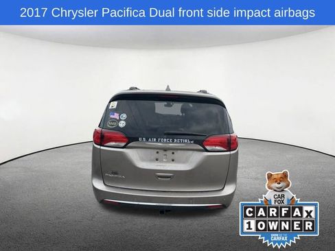 Used 2017 Chrysler Pacifica Touring-L Plus w/ Tire & Wheel Group image 21