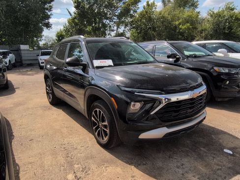 Used 2025 Chevrolet TrailBlazer LT AWD/4WD image 3