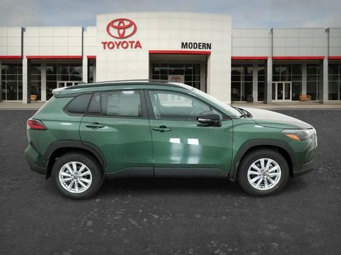 New 2026 Toyota Corolla Cross LE w/ Moonroof Package FWD image 4