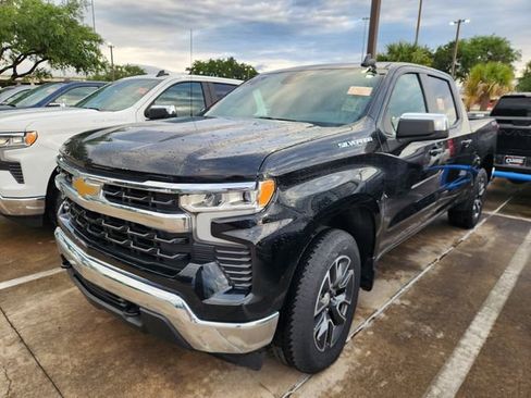 Used 2024 Chevrolet Silverado 1500 LT image 3