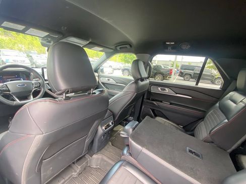 Used 2025 Ford Explorer ST-Line RWD image 23
