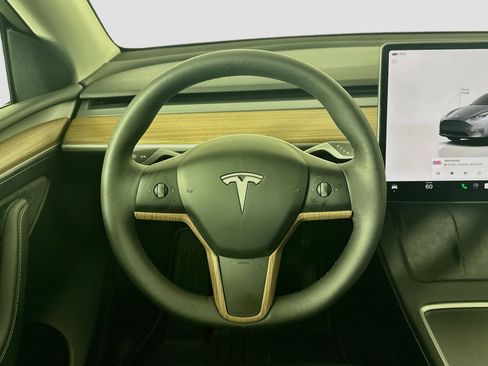 Used 2025 Tesla Model Y Long Range AWD/4WD image 17