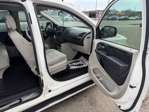 Used 2013 Dodge Grand Caravan American Value Package FWD image 20