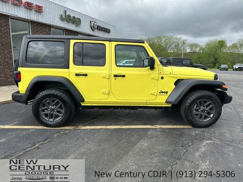 Used 2024 Jeep Wrangler Unlimited Sport AWD/4WD image 6