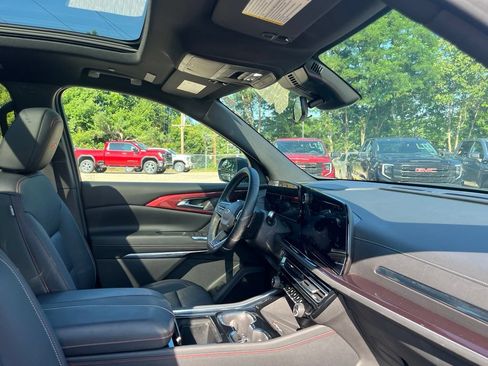 Used 2026 Chevrolet Traverse Z71 w/ LPO, Floor Liner Package AWD/4WD image 39