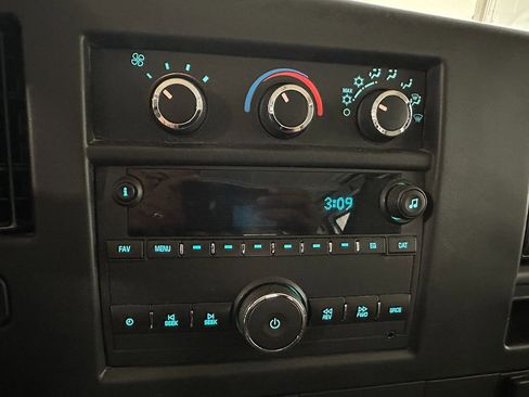 Used 2017 GMC Savana 2500 image 29