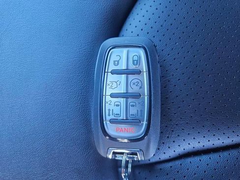 New 2026 Chrysler Pacifica Select image 31