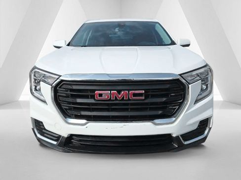 Used 2023 GMC Terrain SLE w/ LPO, Floor Liner Package FWD image 2