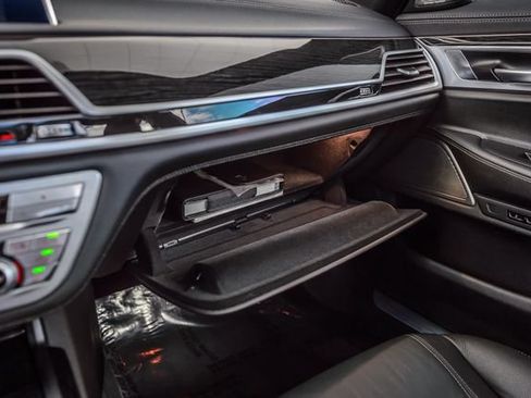 Used 2019 BMW 740i w/ M Sport Package RWD image 37